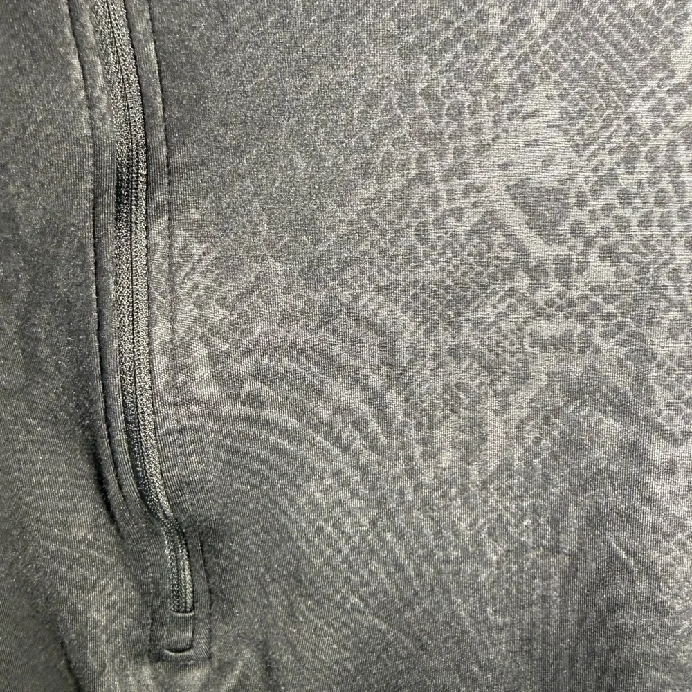EUC Nike Pro Dri-FIT 1/2 Zip Pullover in Black Snakeskin